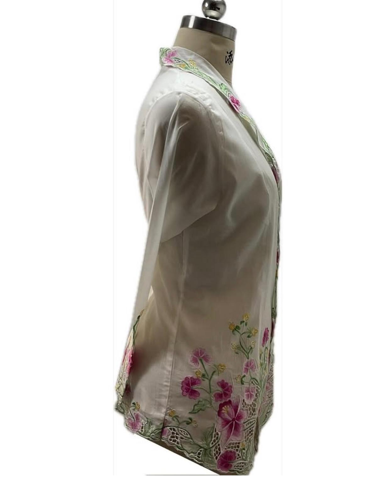 Standard Peranakan Top SPT-XL-WHITE-A6666003